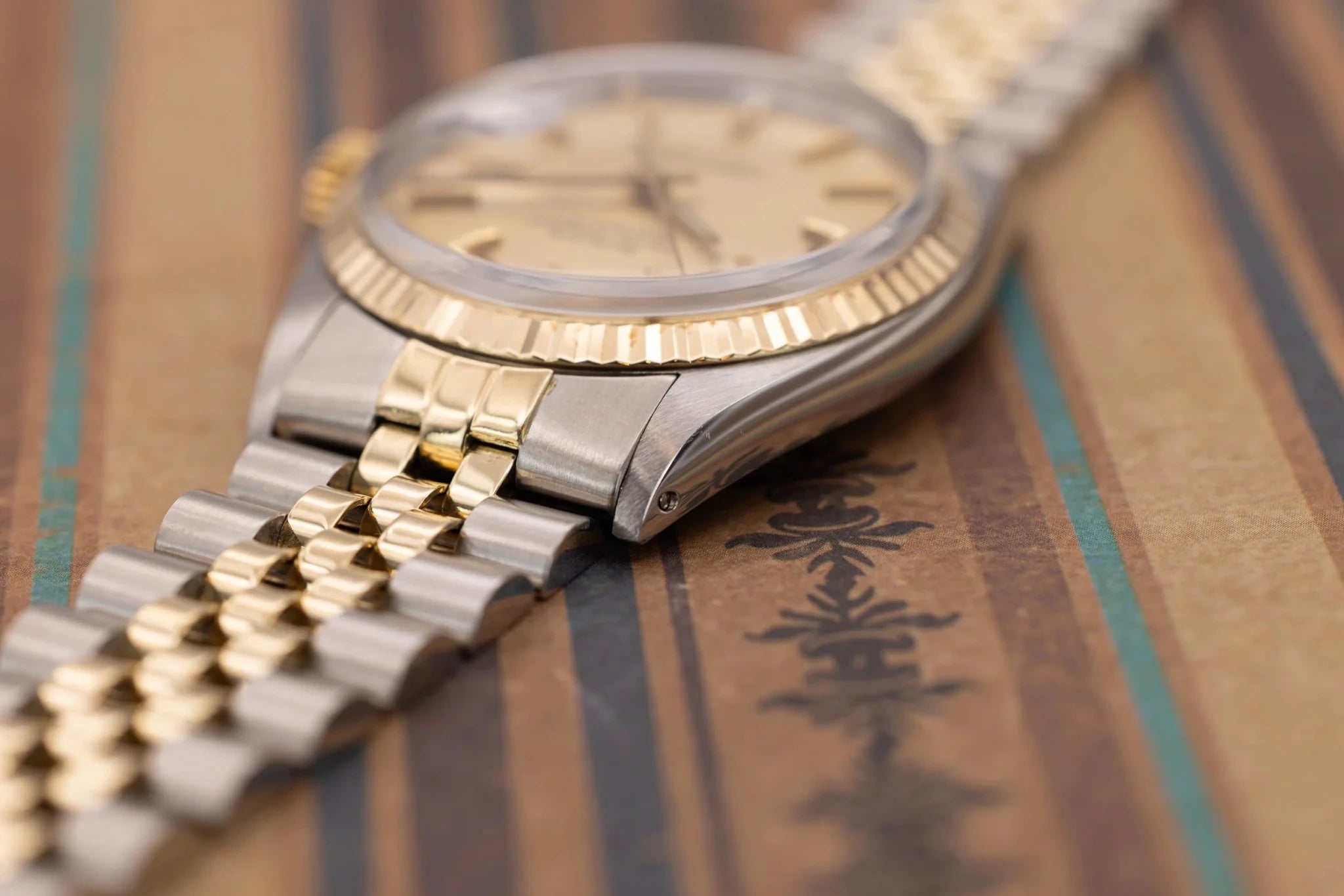 1978 Rolex Datejust Ref. 1601 | Champagne Linen Dial - Sierra Time Co