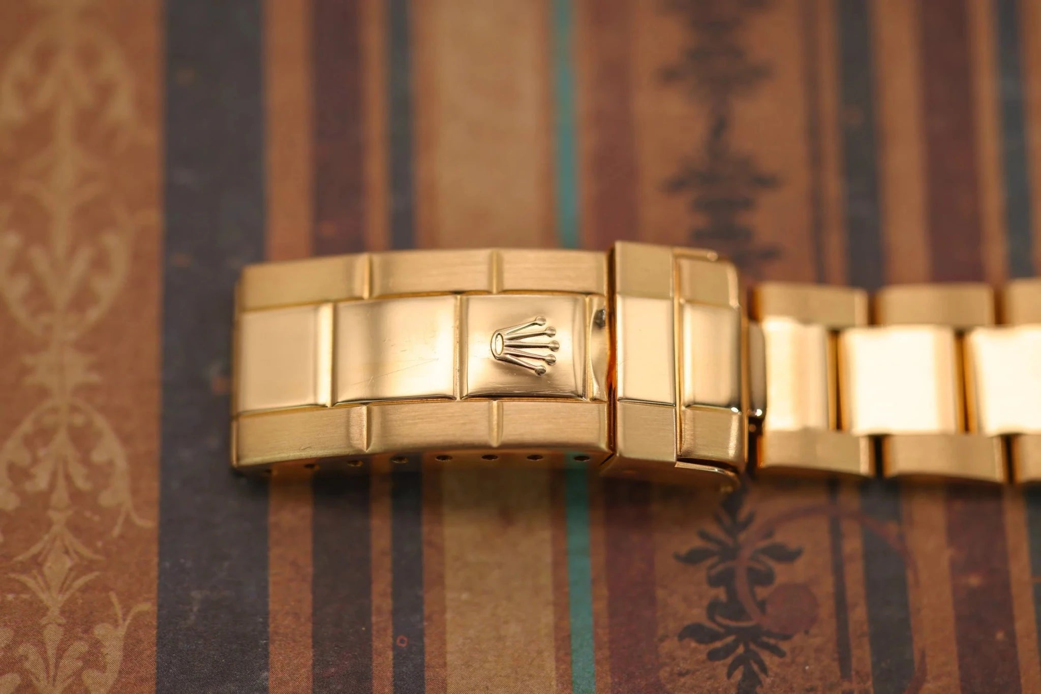 1991 Rolex Submariner Ref. 16618 | 18K YG | Serti Dial - Sierra Time Co