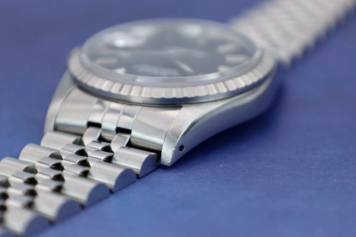 1995 Rolex Datejust Ref. 16220 Black Dial | Mint | Box and Papers - Sierra Time Co