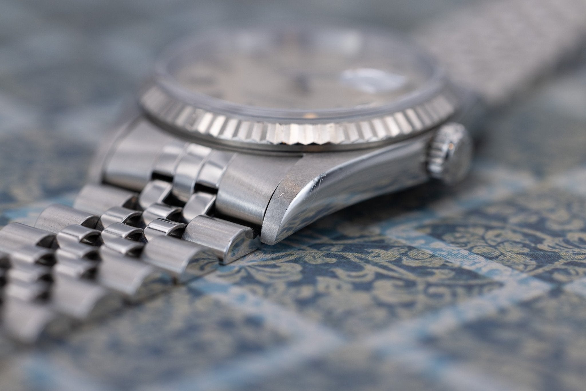 1995 Rolex Datejust Ref. 16234 | Silver Stick Dial | No-Holes Case - Sierra Time Co