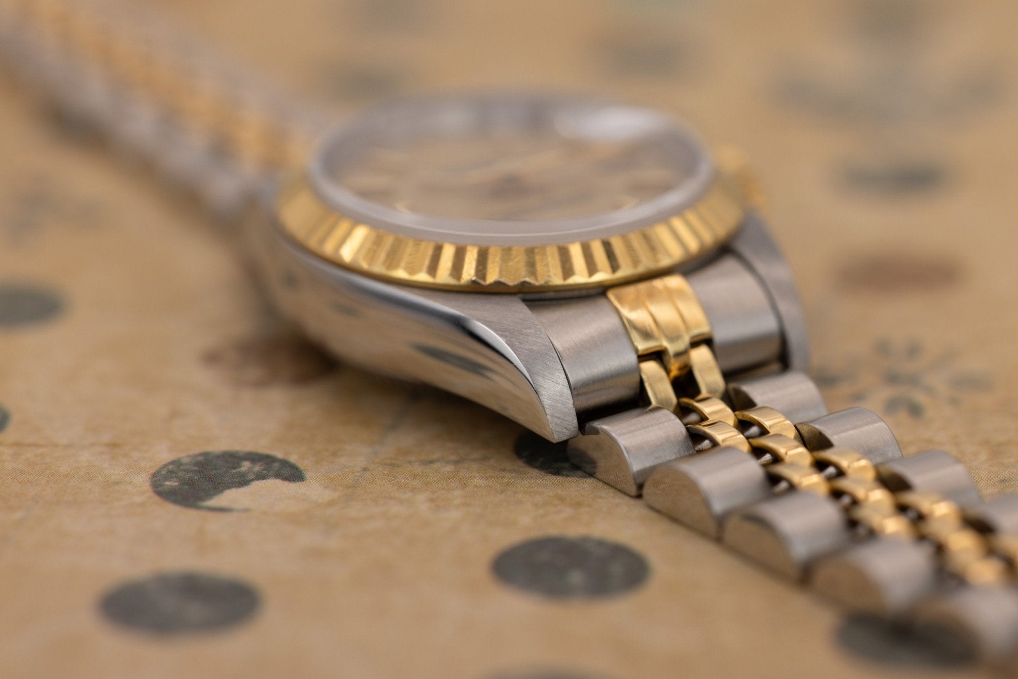 1995 Rolex Ladies Datejust Ref. 69173 | Champagne Linen Dial | Box and Papers - Sierra Time Co