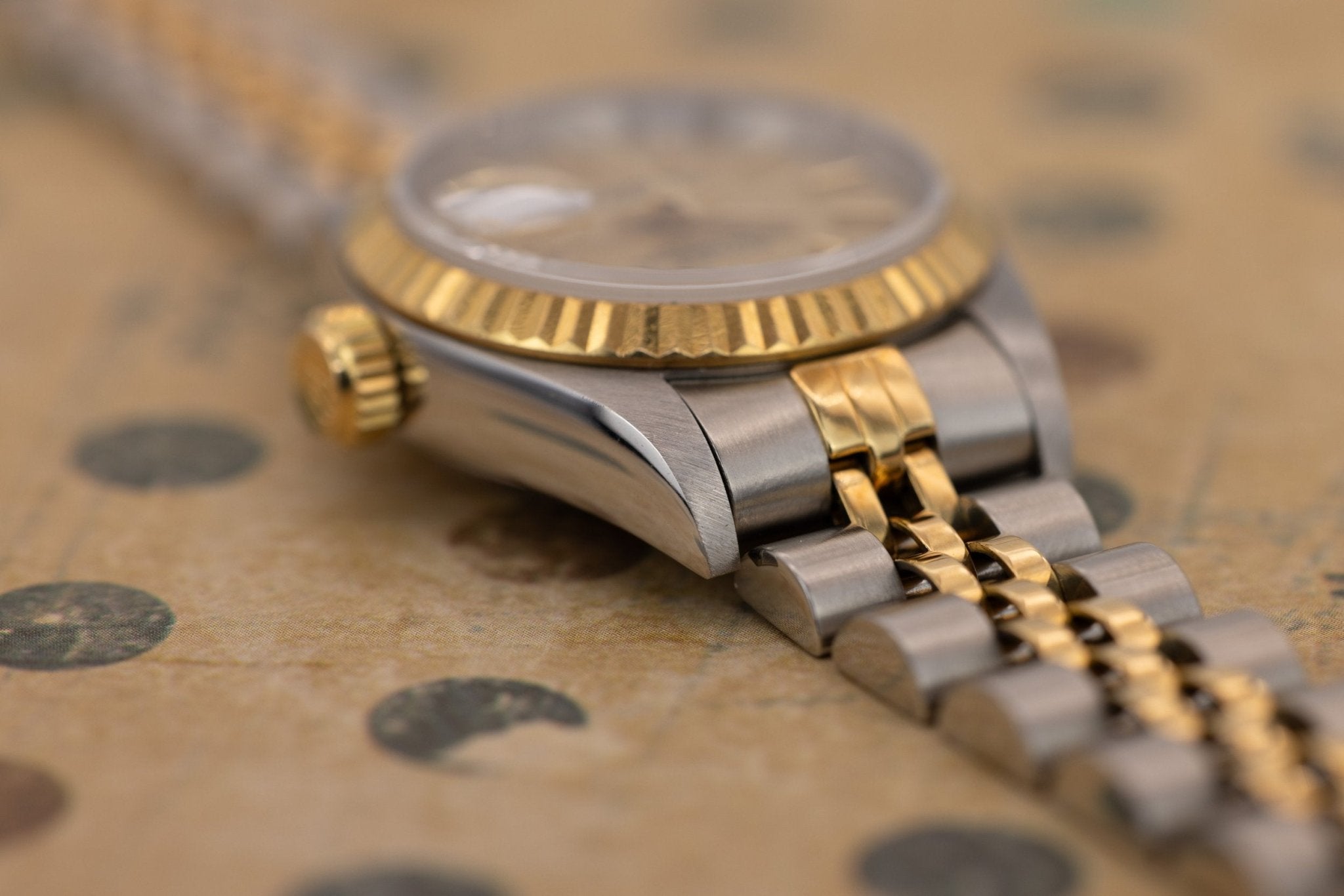 1995 Rolex Ladies Datejust Ref. 69173 | Champagne Linen Dial | Box and Papers - Sierra Time Co