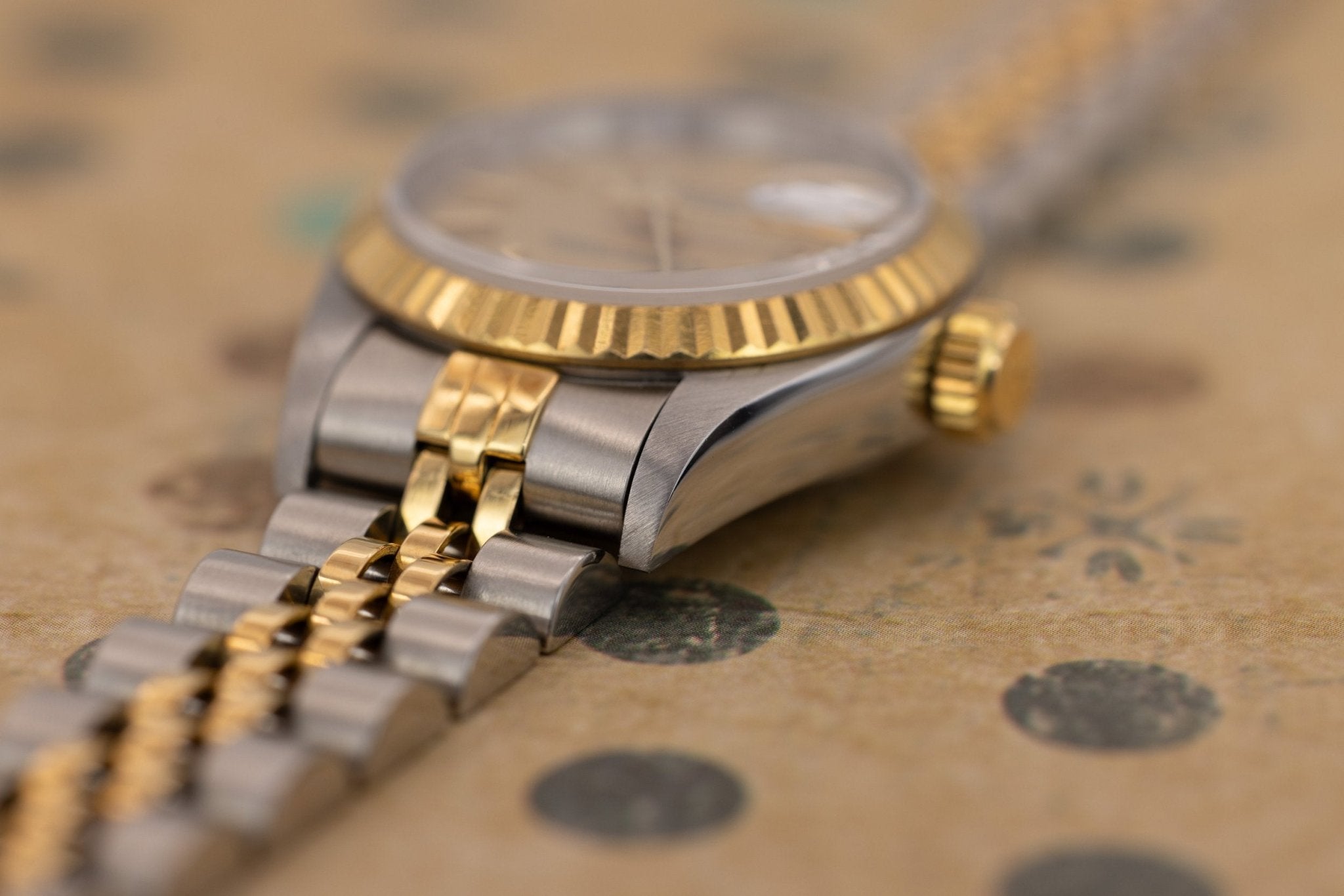 1995 Rolex Ladies Datejust Ref. 69173 | Champagne Linen Dial | Box and Papers - Sierra Time Co