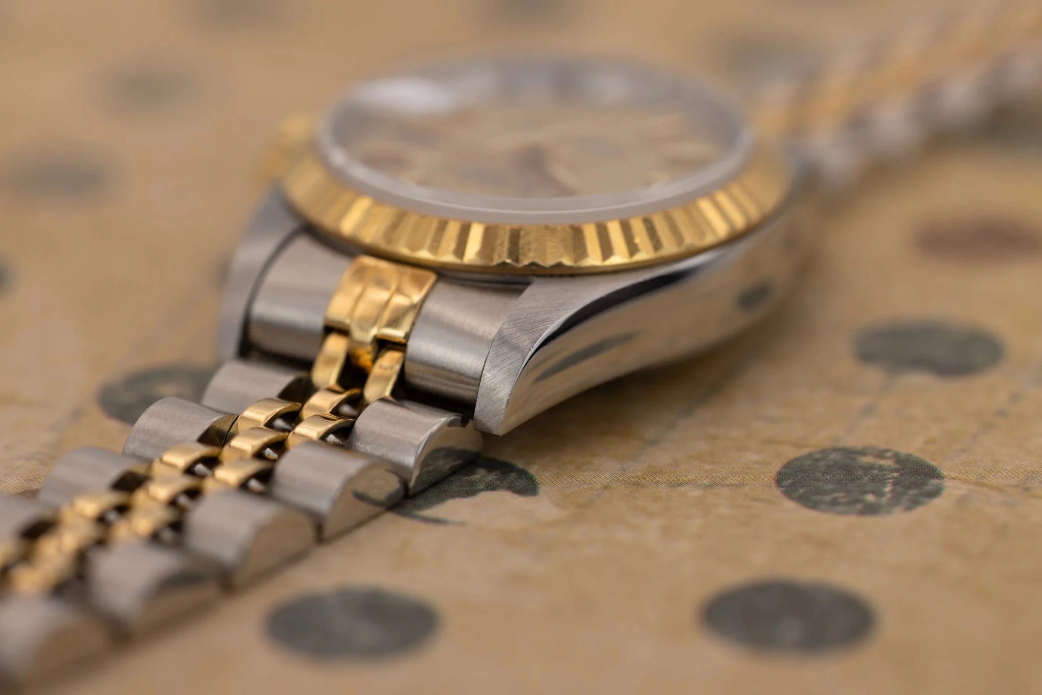 1995 Rolex Ladies Datejust Ref. 69173 | Champagne Linen Dial | Box and Papers - Sierra Time Co