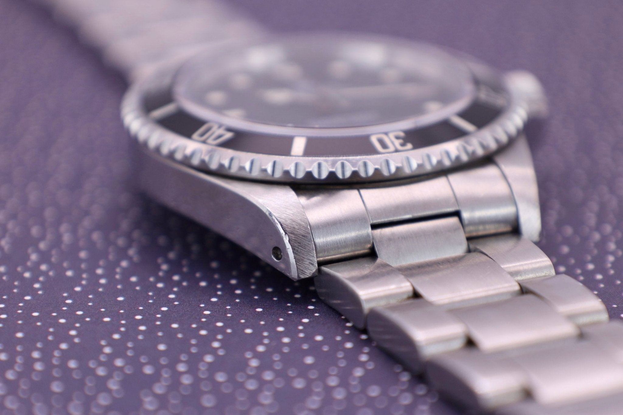 1996 Rolex Submariner Ref. 14060 | Creamy Tritium | Box and Papers - Sierra Time Co