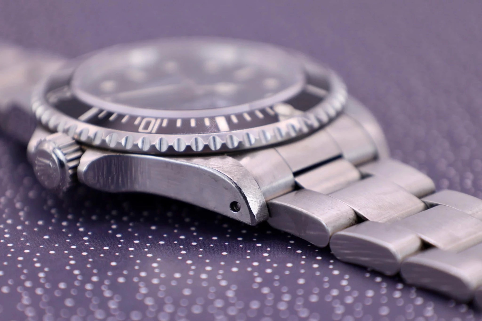 1996 Rolex Submariner Ref. 14060 | Creamy Tritium | Box and Papers - Sierra Time Co