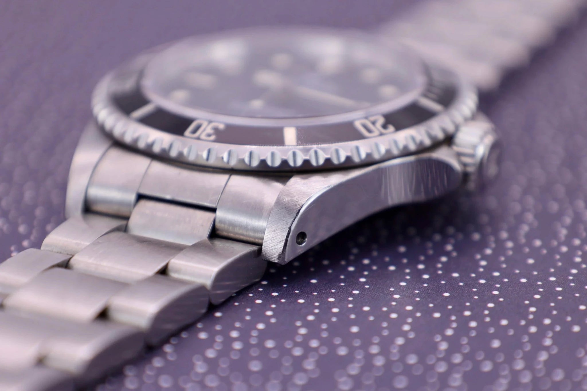1996 Rolex Submariner Ref. 14060 | Creamy Tritium | Box and Papers - Sierra Time Co