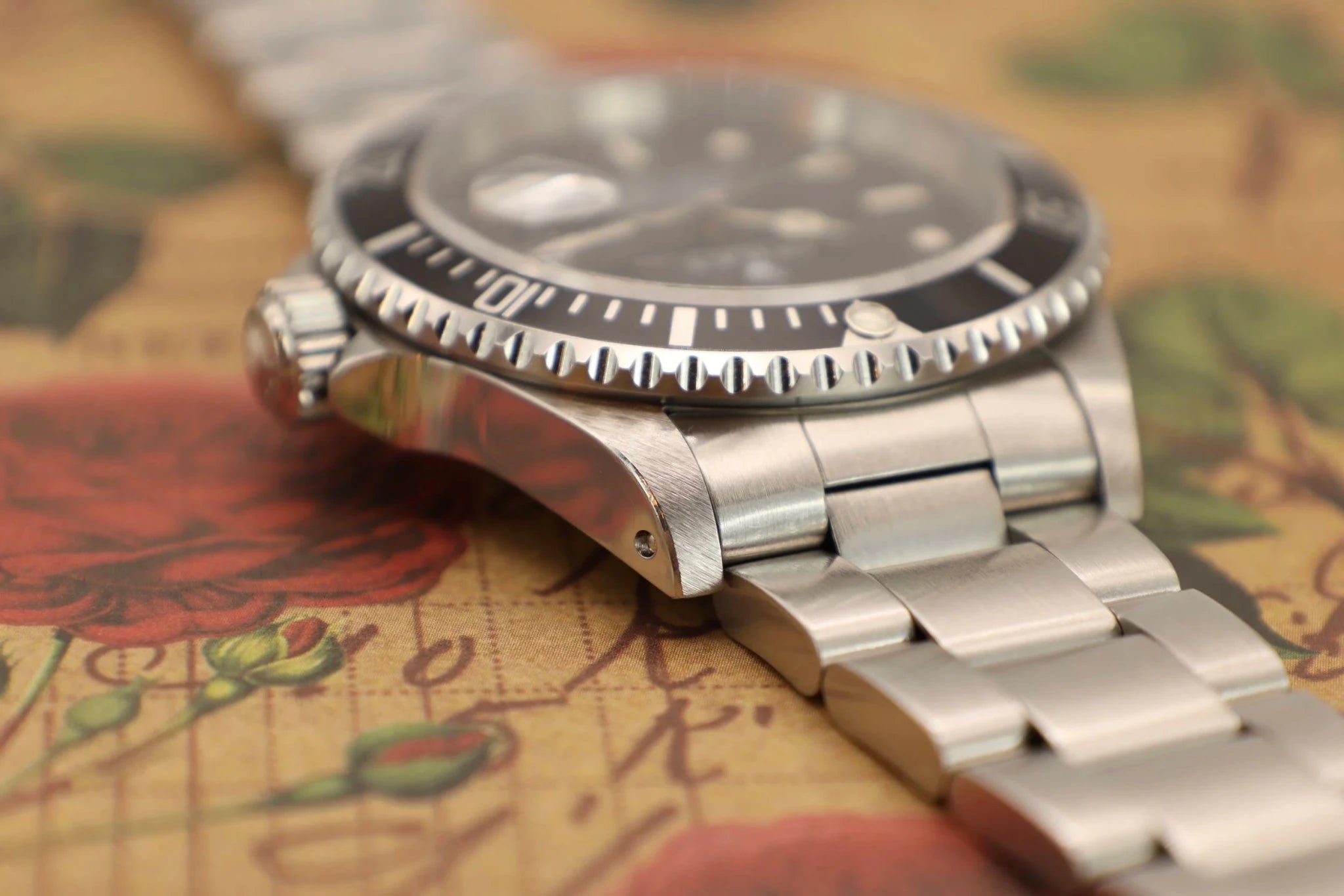 1996 Rolex Submariner Ref. 16610 | Creamy Patina | Box and Papers - Sierra Time Co