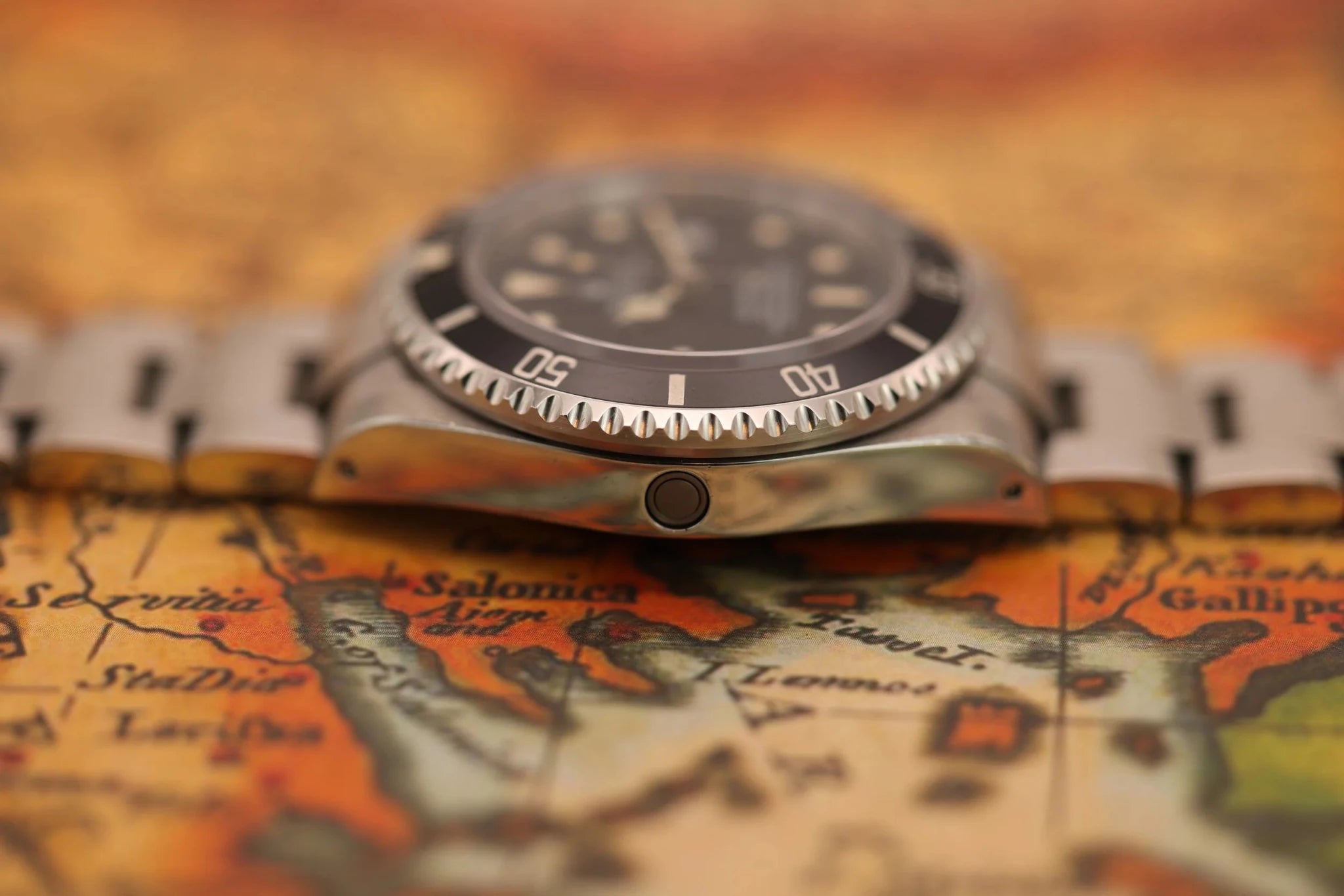 1998 Rolex Sea-Dweller Ref. 16600 | Creamy Patina | Full Set - Sierra Time Co
