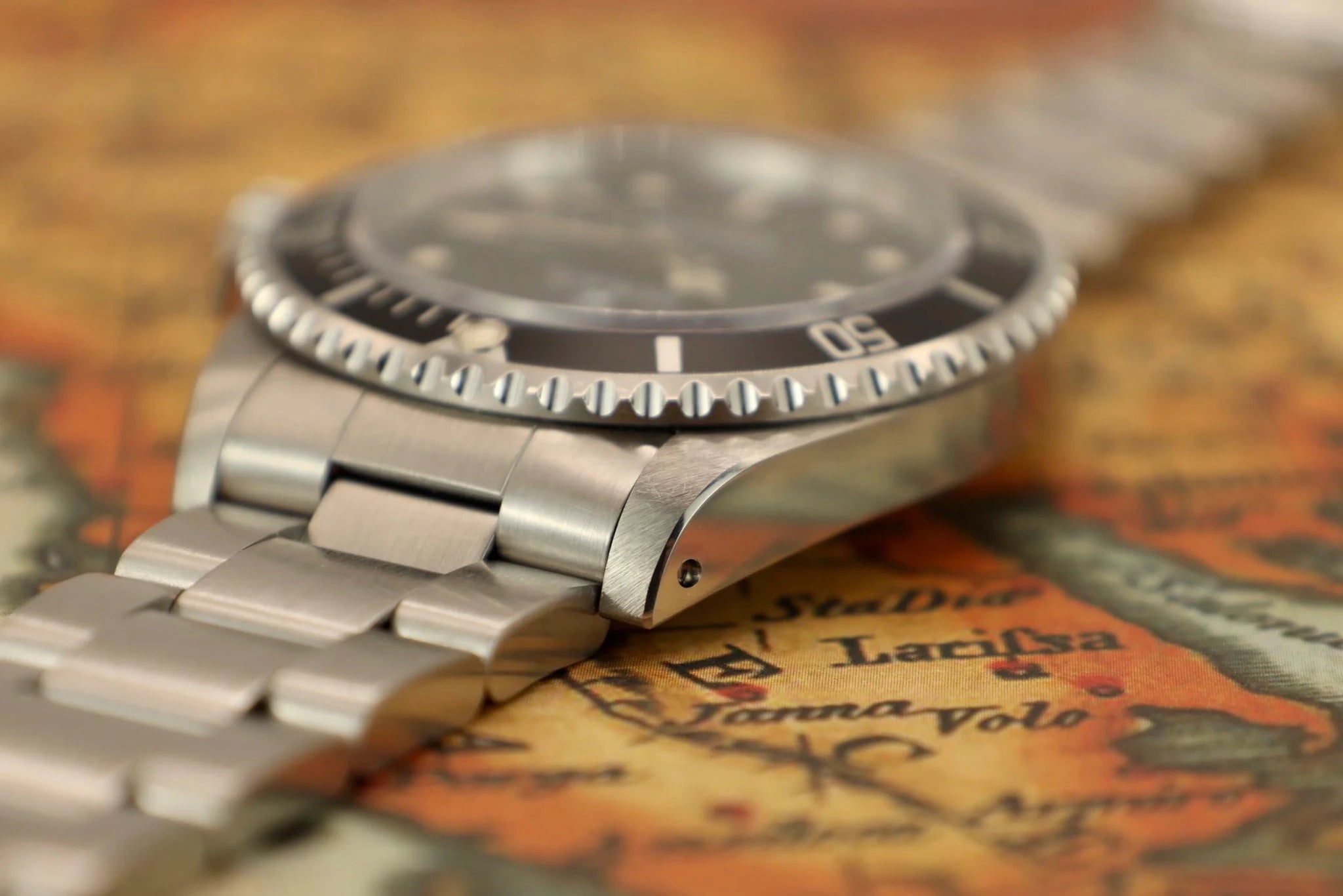 1998 Rolex Submariner Ref. 14060 | Creamy Tritium | Box and Papers - Sierra Time Co