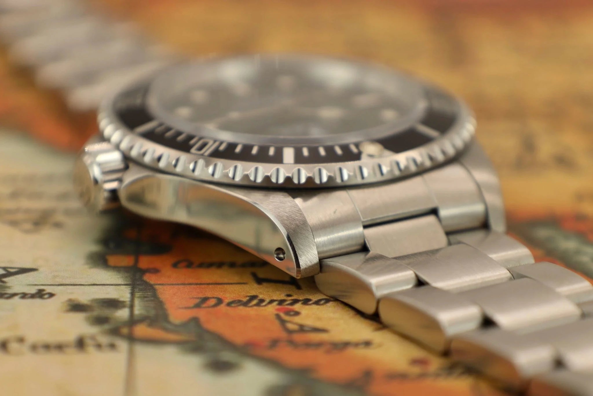 1998 Rolex Submariner Ref. 14060 | Creamy Tritium | Box and Papers - Sierra Time Co