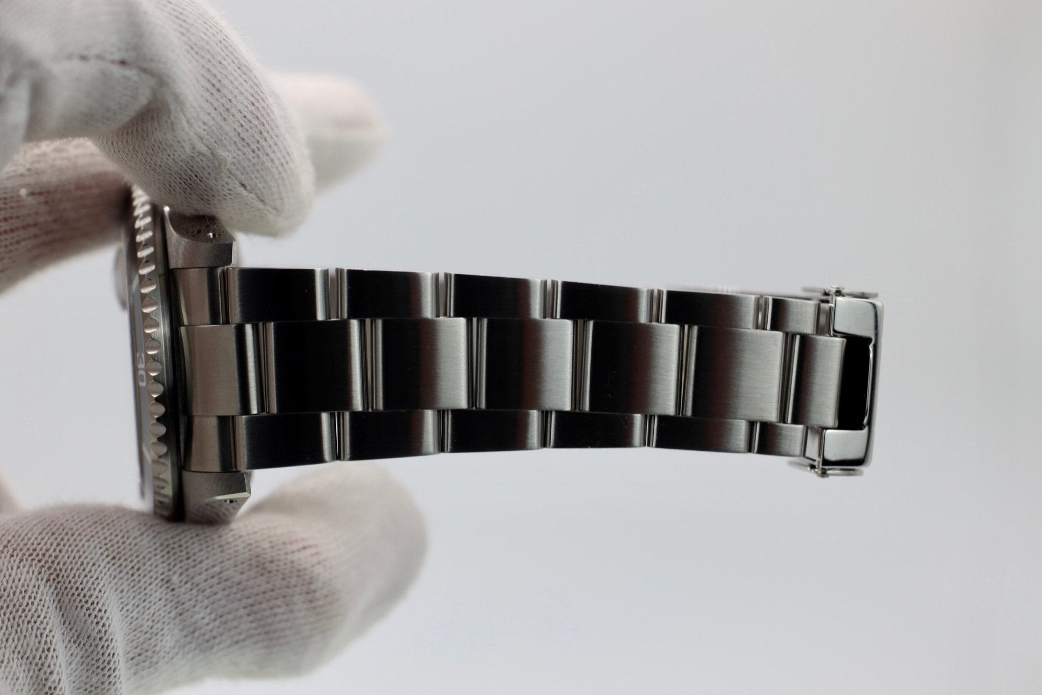 2000 Rolex Submariner Ref. 16610 | Box and Papers - Sierra Time Co