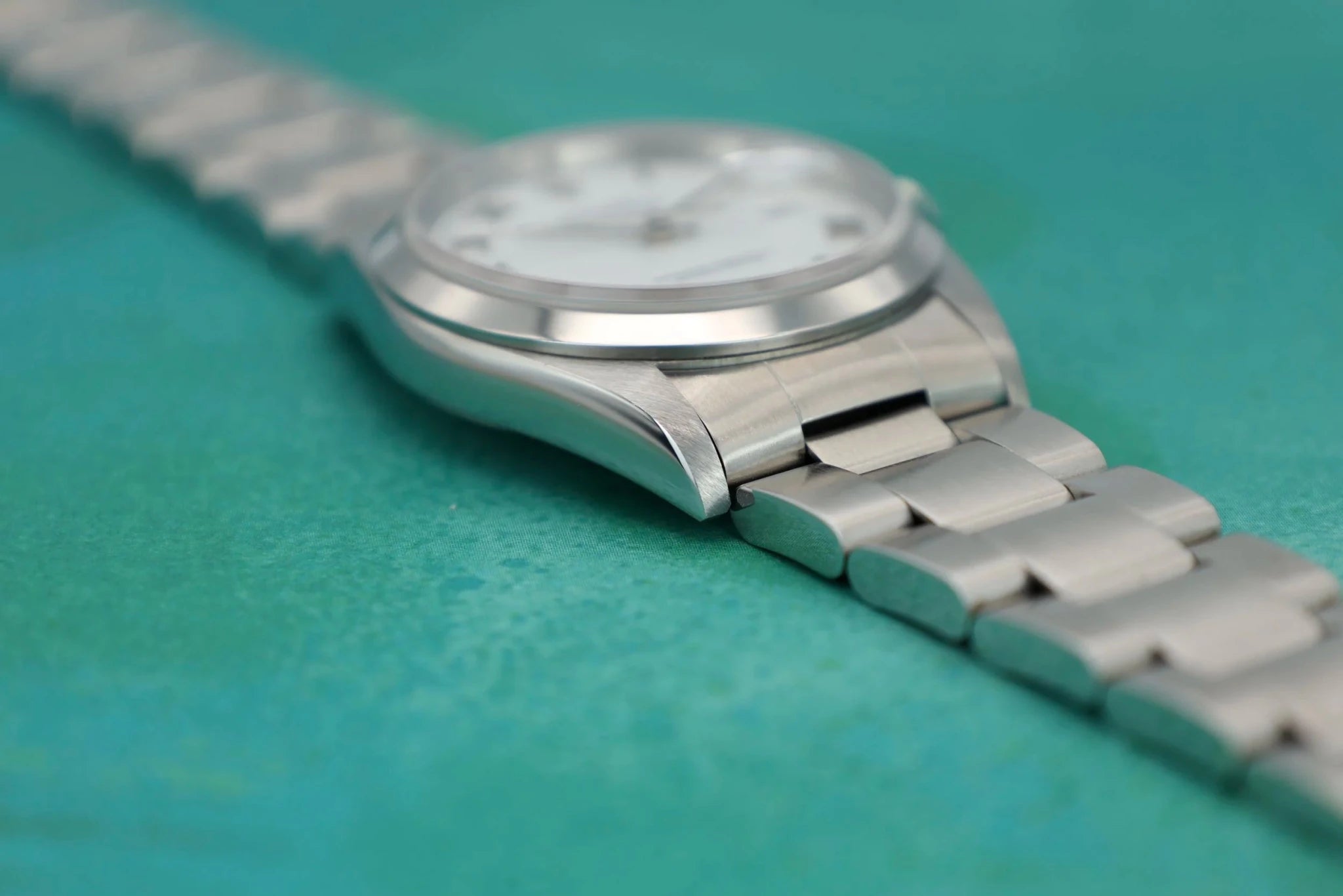 2001 Rolex Datejust Ref. 16200 | White Roman Dial | Box and Papers - Sierra Time Co