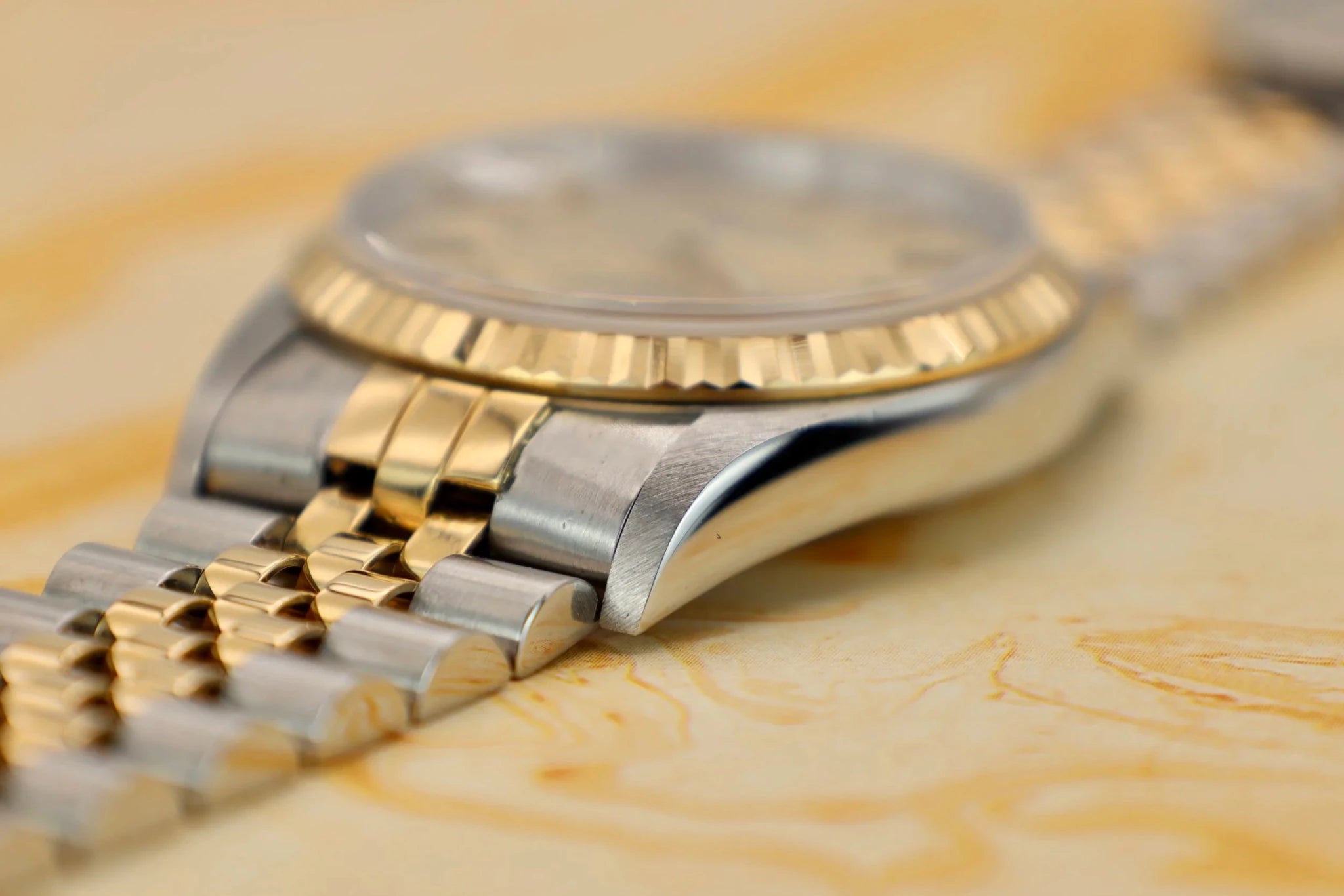 2001 Rolex Datejust Ref. 16233 | Champagne Dial - Sierra Time Co