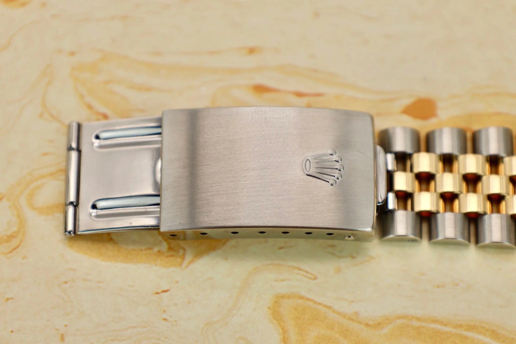 2001 Rolex Datejust Ref. 16233 | Champagne Dial - Sierra Time Co