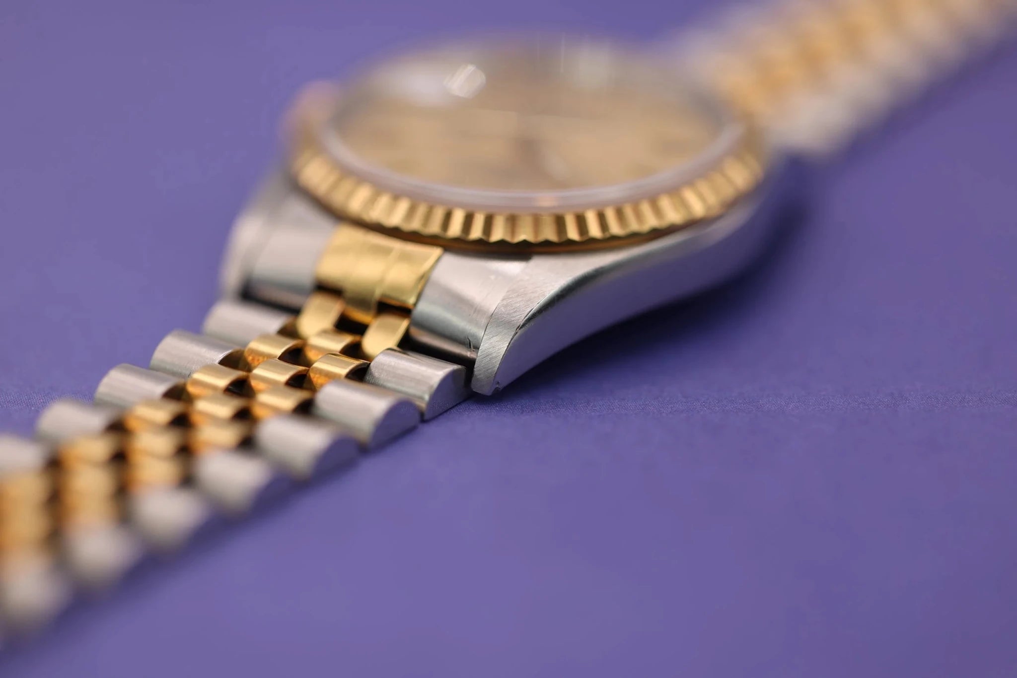 2003 Rolex Datejust Ref. 16233 | Champagne Dial | Full Set - Sierra Time Co