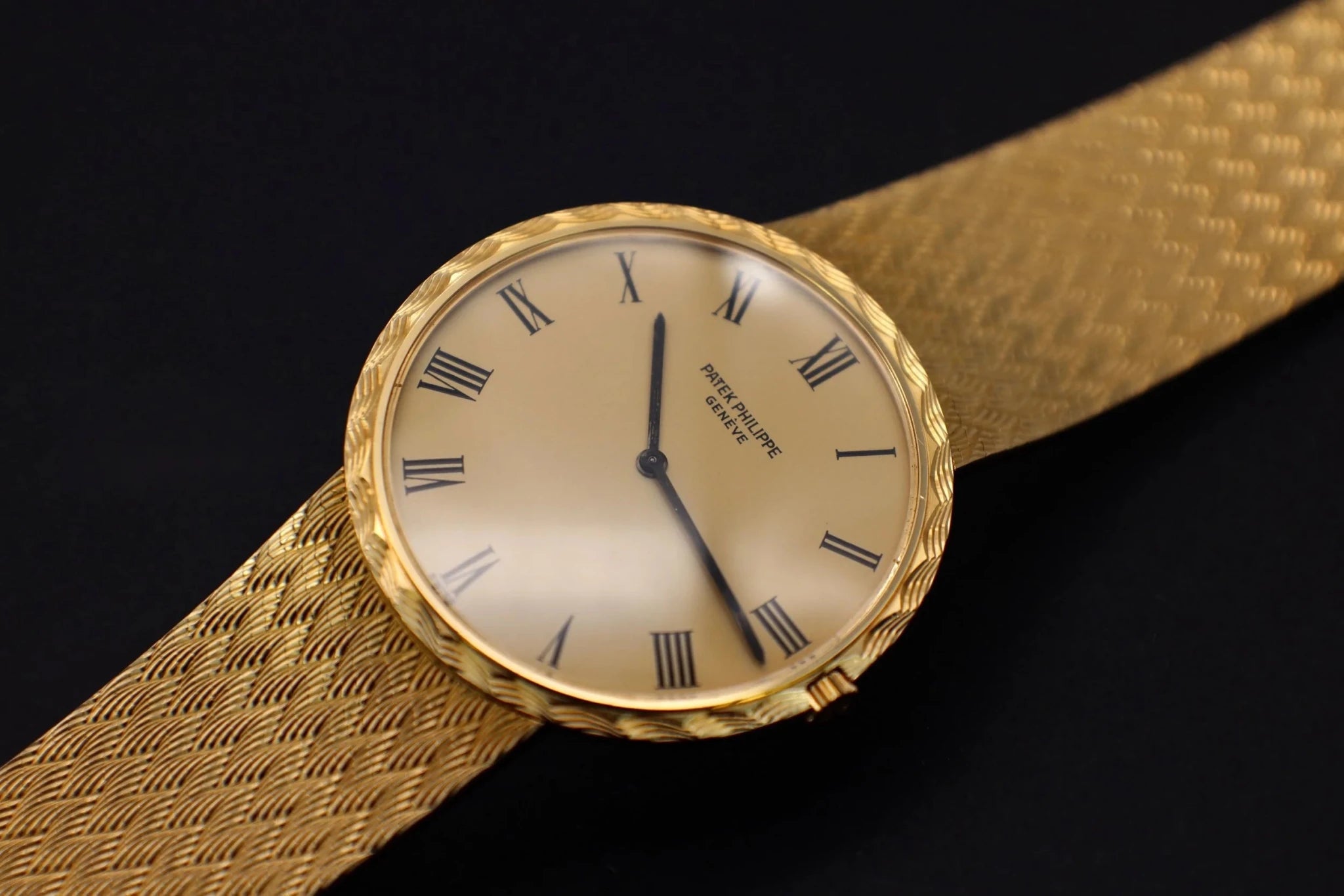 Patek Philippe Jumbo Calatrava 3588-2 | 18K YG | Champagne Dial - Sierra Time Co