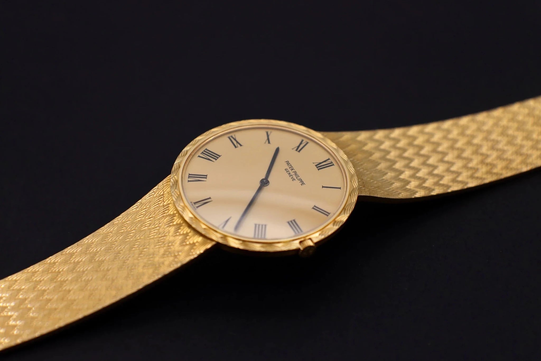 Patek Philippe Jumbo Calatrava 3588-2 | 18K YG | Champagne Dial - Sierra Time Co